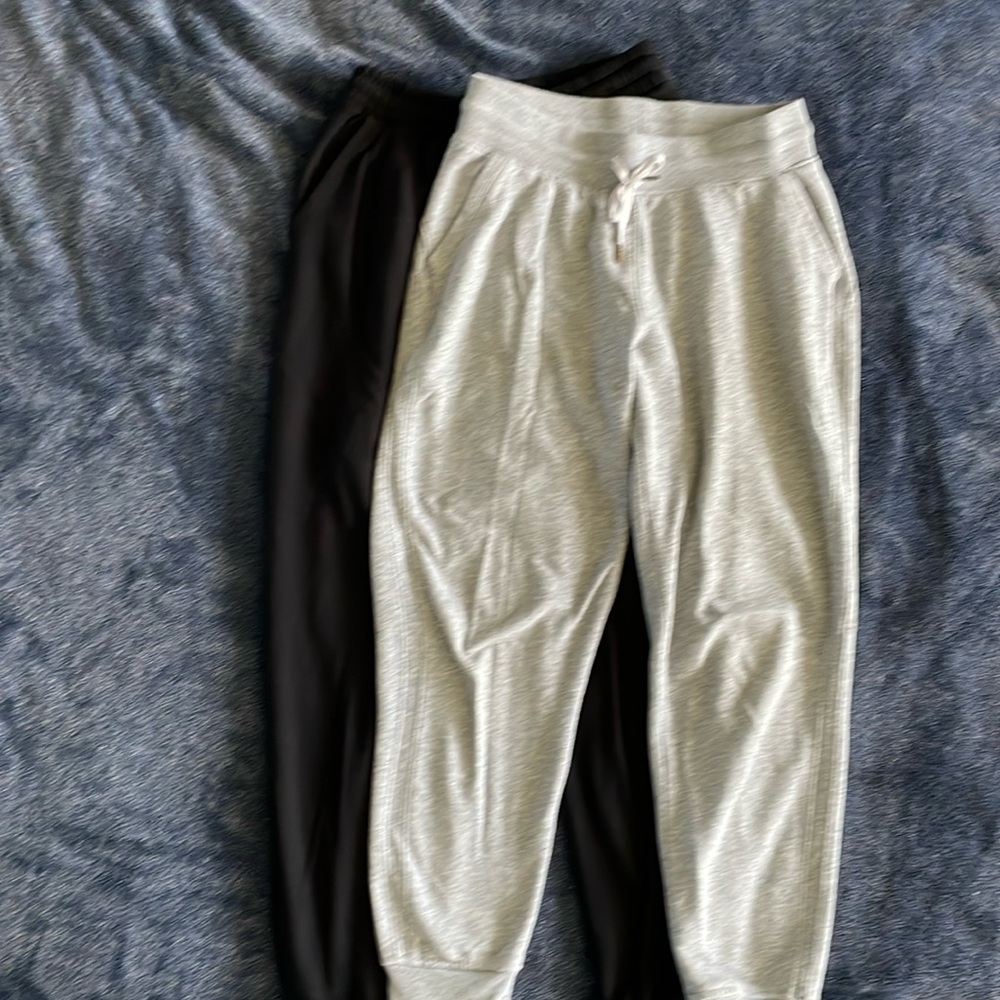 Bundle of 2 Women's joggers